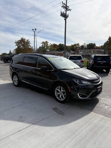 2017 Chrysler Pacifica Touring-L Plus