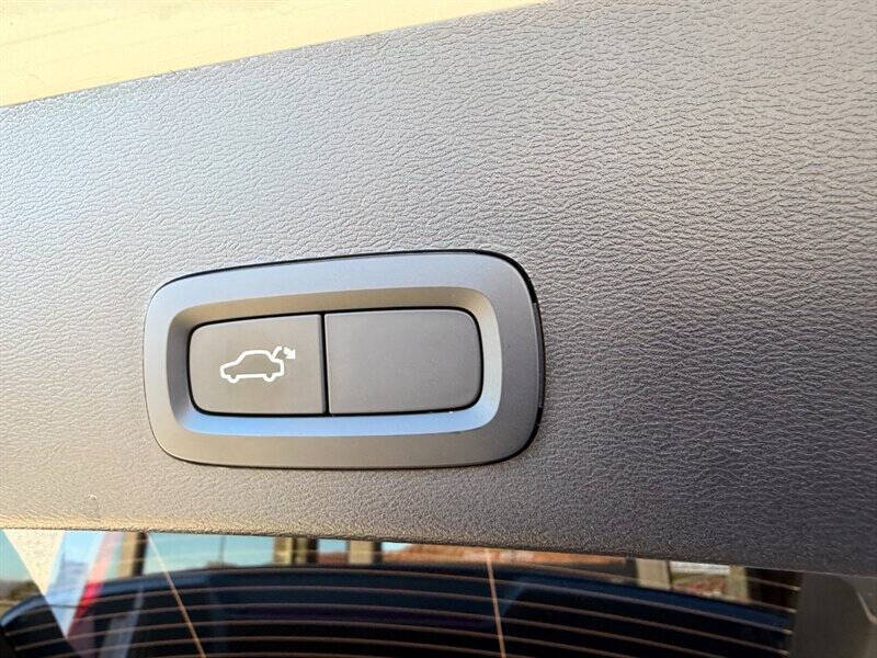 2022 Volvo XC40 Recharge Twin Core