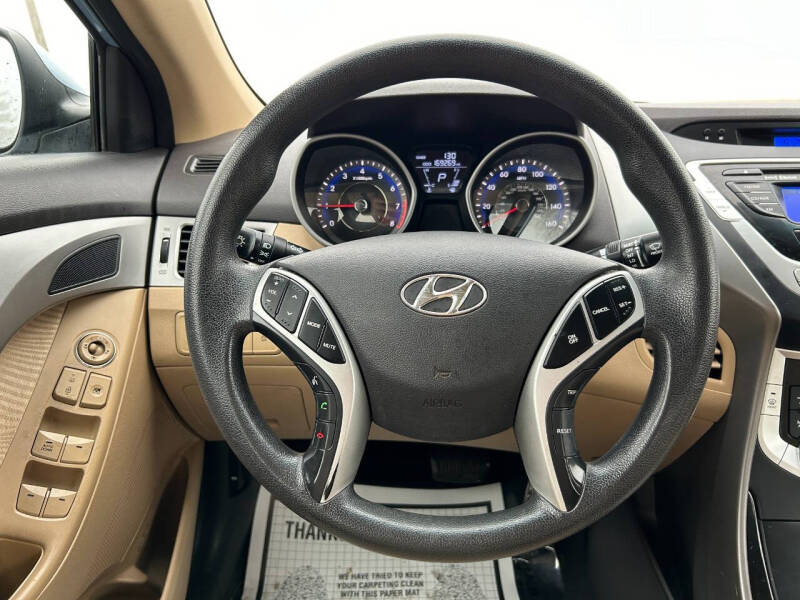 2012 Hyundai Elantra GLS photo 19