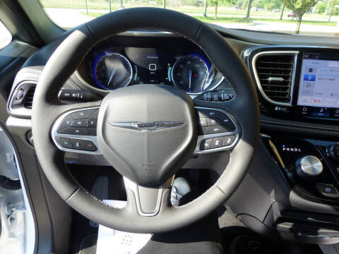 2026 Chrysler Pacifica Select