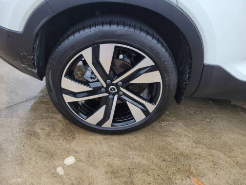 2024 Volvo XC40 B5 Plus Bright Theme