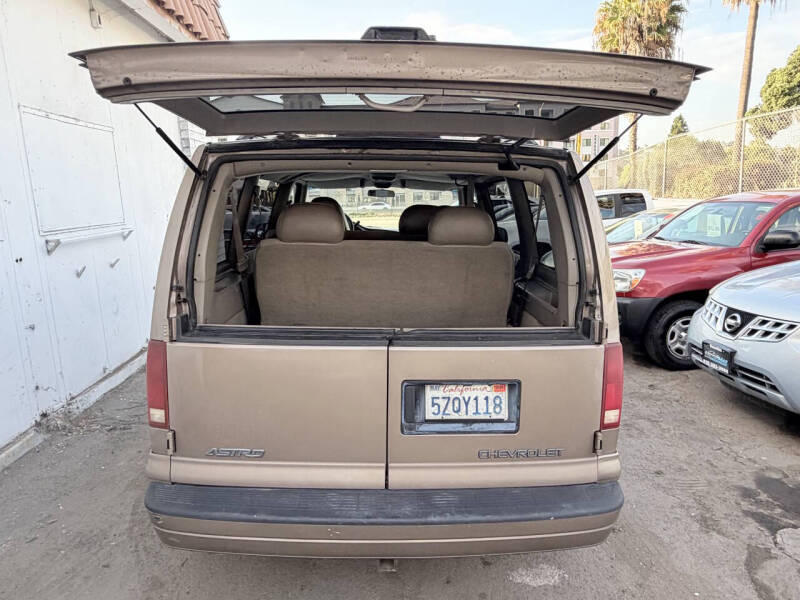 2001 Chevrolet Astro LS