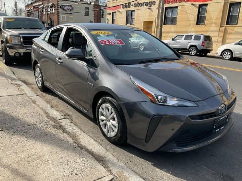 2022 Toyota Prius LE