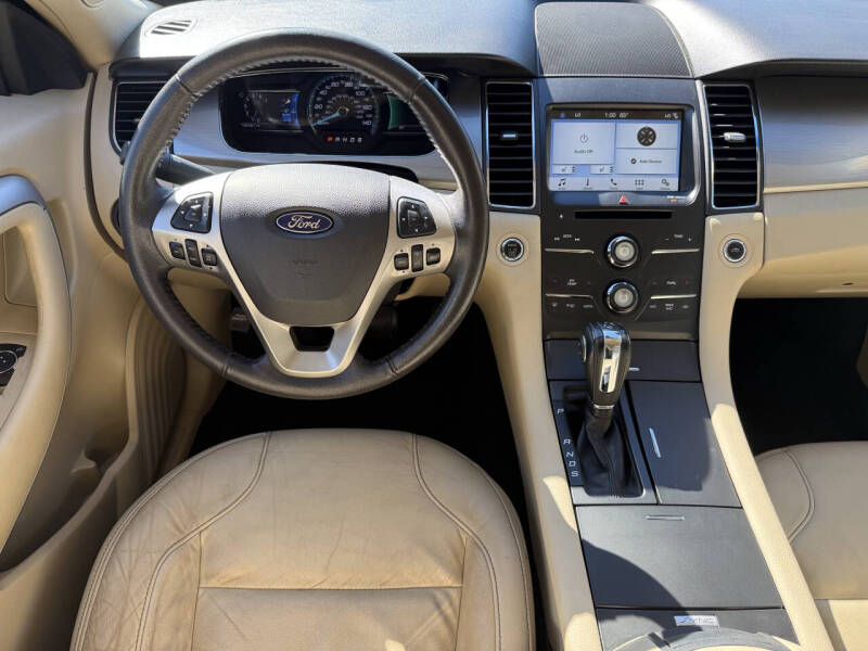 2017 Ford Taurus SEL