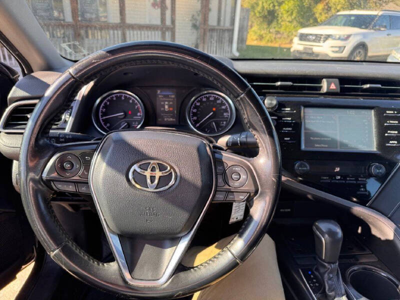 2019 Toyota Camry null photo 14