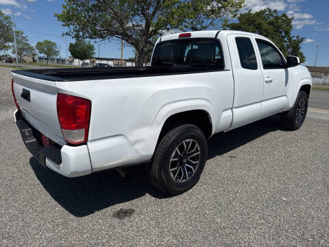 2017 Toyota Tacoma SR