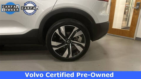 2025 Volvo XC40 B5 Plus Bright Theme