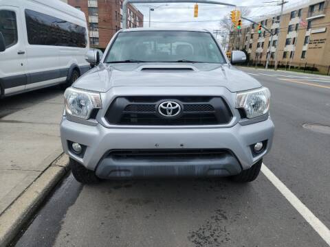 2014 Toyota Tacoma for sale at OFIER AUTO SALES in Freeport NY