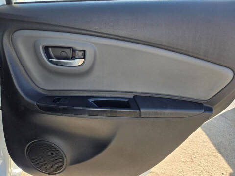 2016 Toyota Yaris 5-Door SE