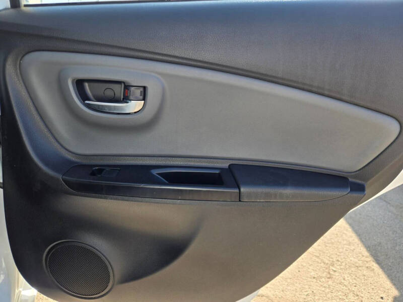 2016 Toyota Yaris 5-Door SE