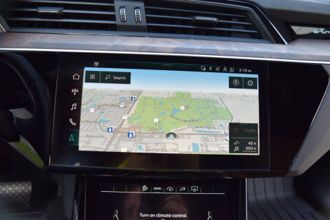 2022 Audi e-tron quattro Premium