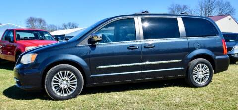 2014 Chrysler Town and Country for sale at PINNACLE ROAD AUTOMOTIVE LLC in Moraine OH
