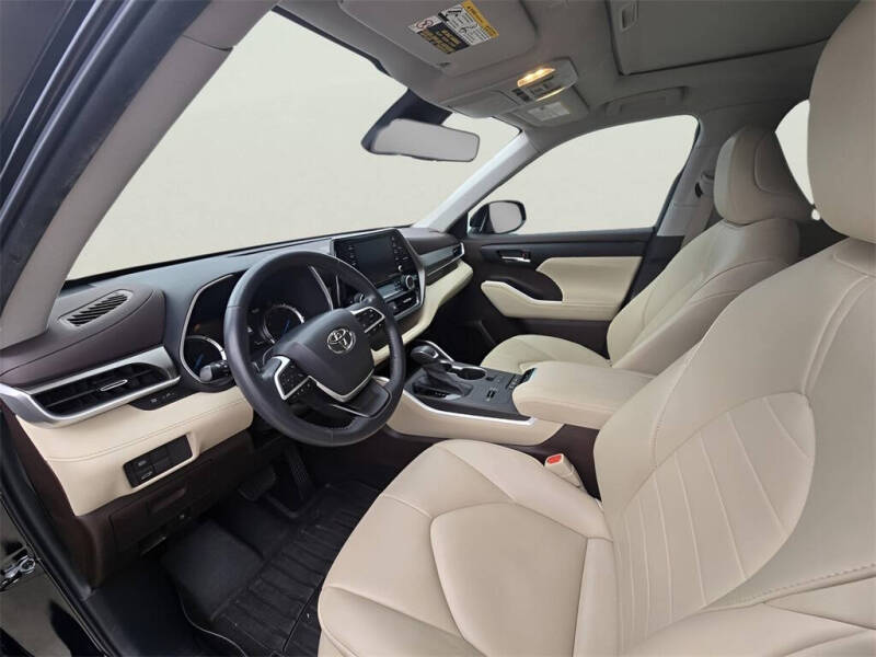 2022 Toyota Highlander Hybrid XLE