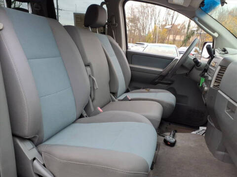 2005 Nissan Titan LE