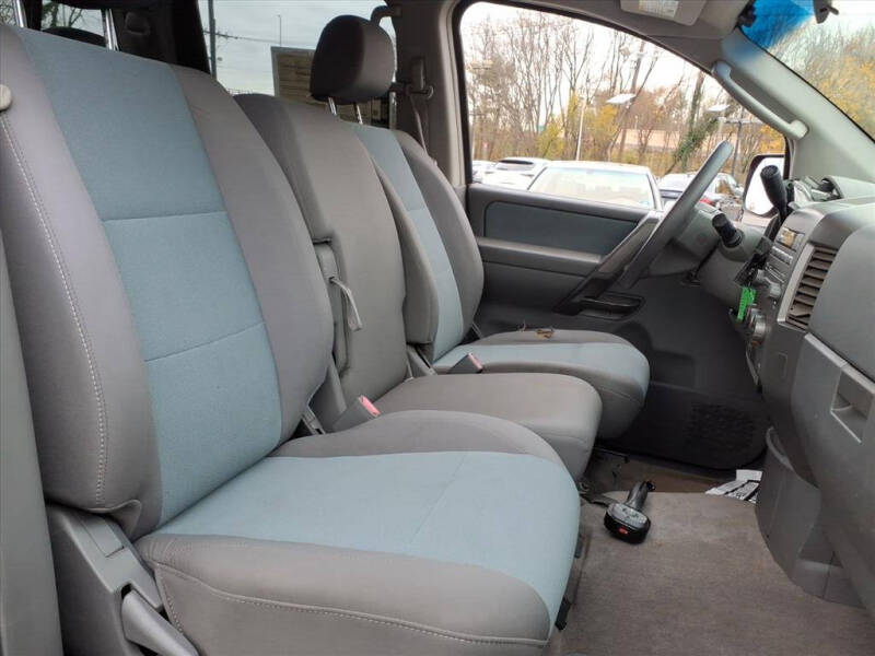 2005 Nissan Titan LE