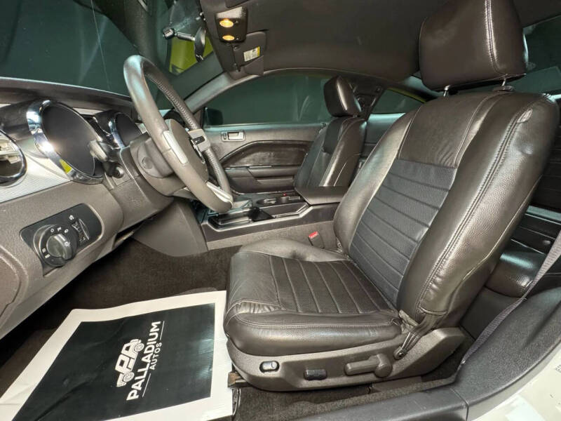 2005 Ford Mustang GT Deluxe