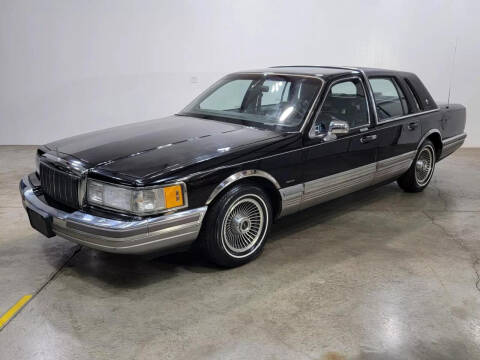 1990 Lincoln Town Car for sale at PINGREE AUTO SALES INC in Crystal Lake IL
