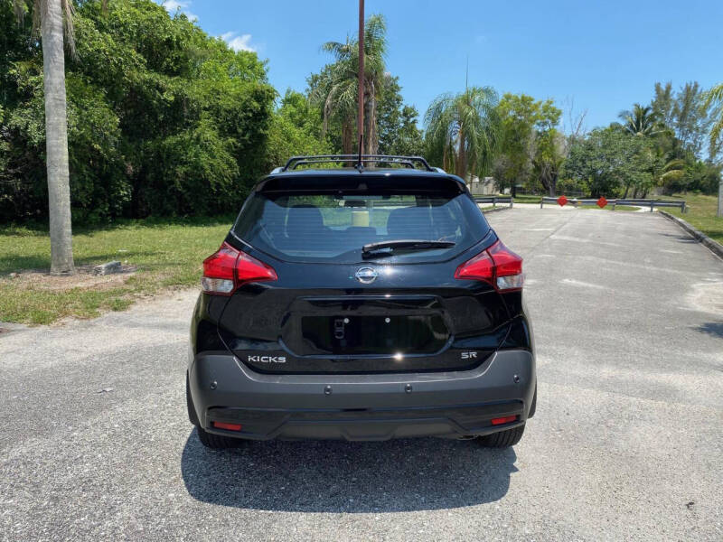 2020 Nissan Kicks SR