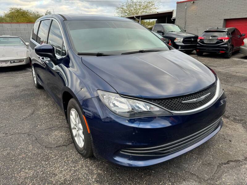 2017 Chrysler Pacifica for sale at JQ Motorsports in Tucson AZ