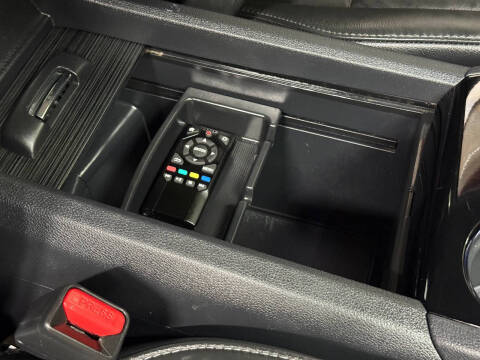 2019 Honda Pilot Touring w/Rear Captain's Chairs