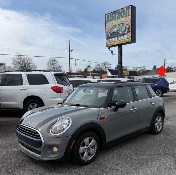 2017 MINI Hardtop 4 Door Cooper