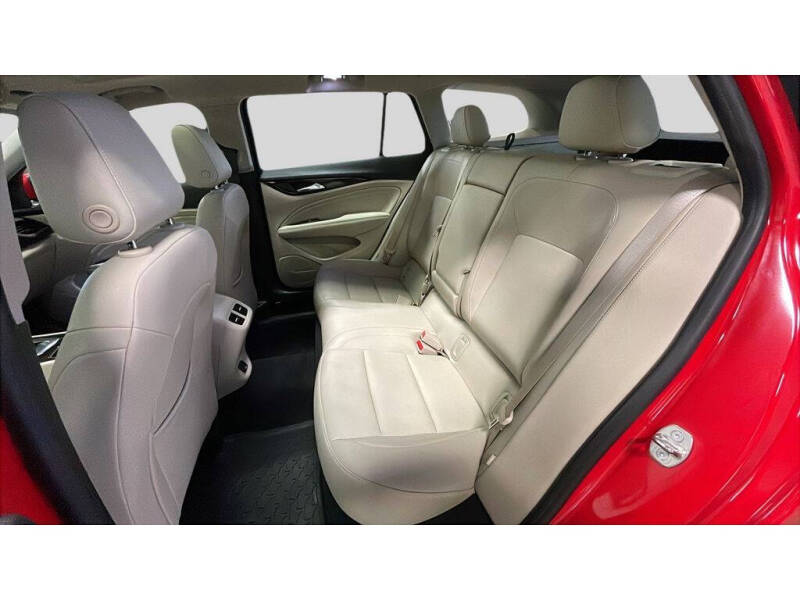 2018 Buick Regal TourX Essence