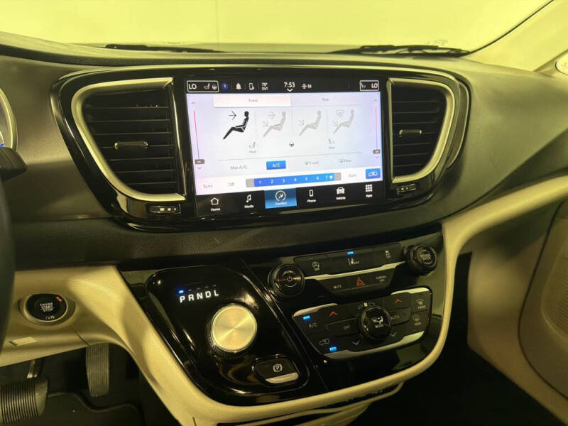 2022 Chrysler Pacifica Touring L