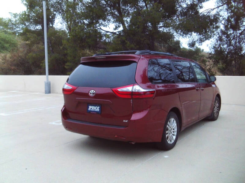 2017 Toyota Sienna XLE 8-Passenger