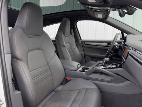 2023 Porsche Cayenne E-Hybrid Coupe