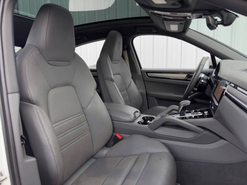 2023 Porsche Cayenne E-Hybrid Coupe