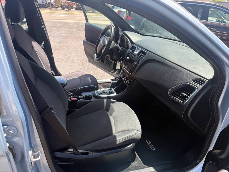 2013 Chrysler 200 LX