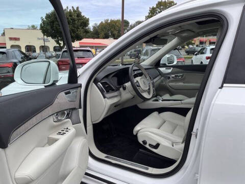 2023 Volvo XC90 Recharge T8 Ultimate Bright Theme 7P