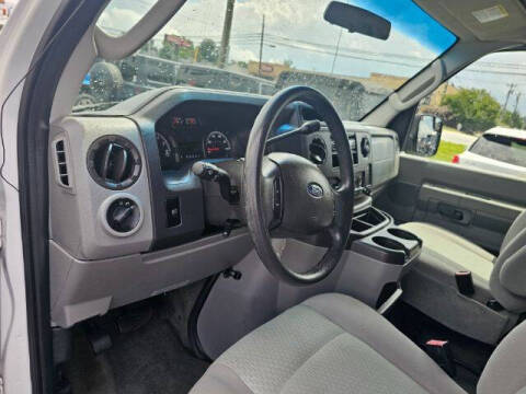 2011 Ford E-Series E-350 SD XLT