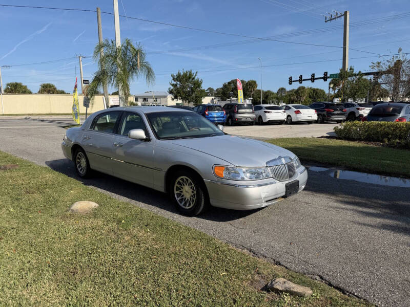 2002 Lincoln Town Car Signature