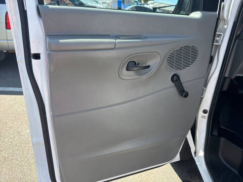 2004 Ford E-Series E-350 SD XL
