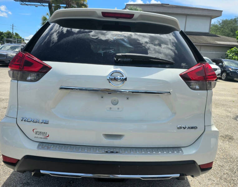 2017 Nissan Rogue SV