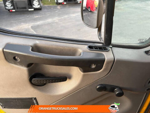 2014 Freightliner M2 106