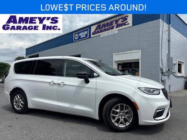 2024 Chrysler Pacifica Touring L's photo