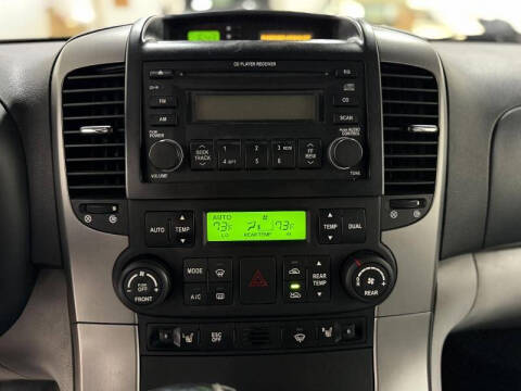 2007 Hyundai Entourage SE