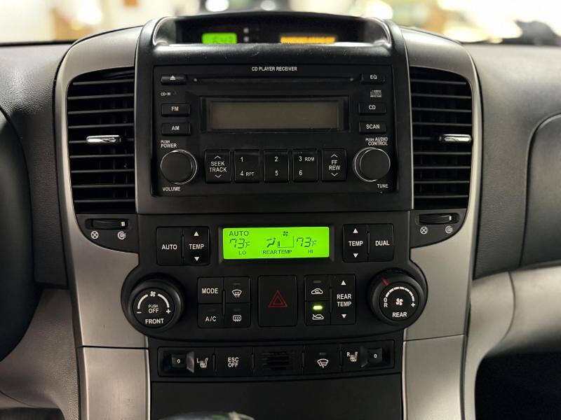 2007 Hyundai Entourage SE