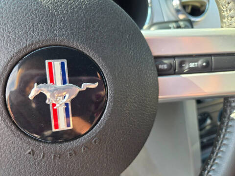 2005 Ford Mustang GT Deluxe