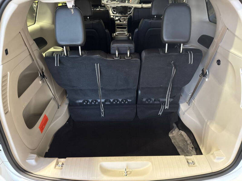 2023 Chrysler Pacifica Touring L