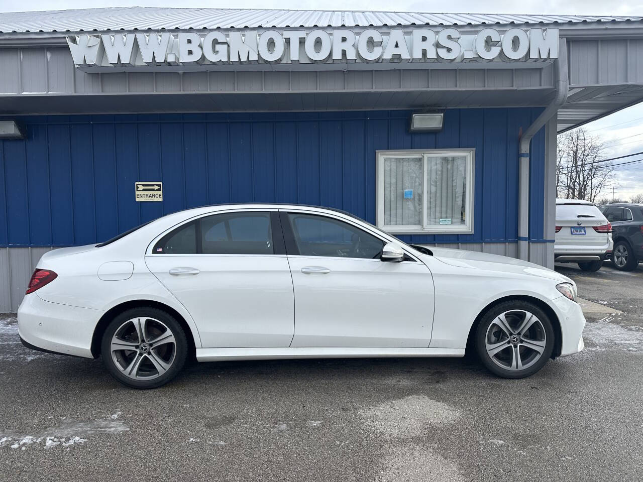 Off white 2018 Mercedes-Benz E-Class E 300 4MATIC AWD E 300 4MATIC 4dr Sedan 1
