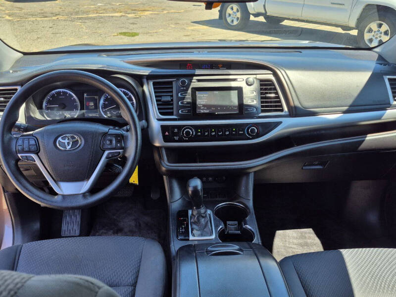 2017 Toyota Highlander LE