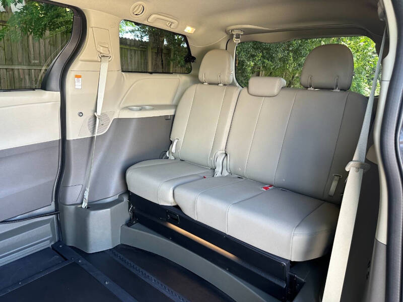 2020 Toyota Sienna XLE Premium 8-Passenger