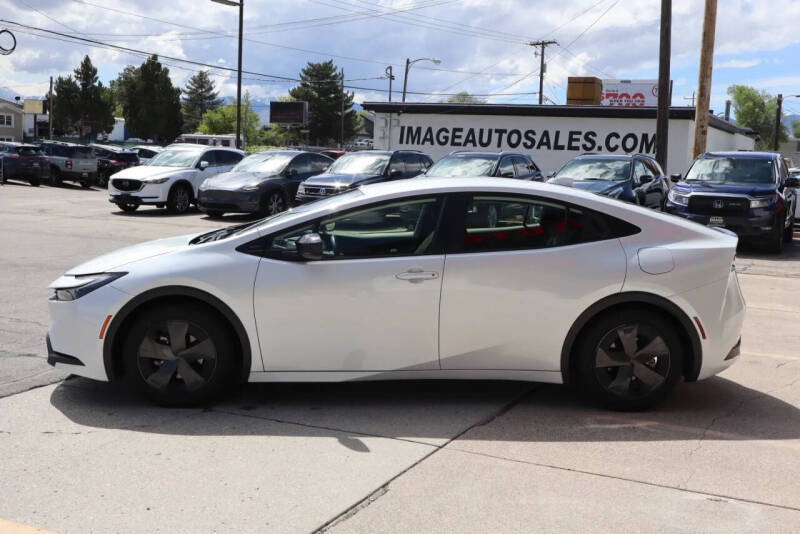 2024 Toyota Prius LE