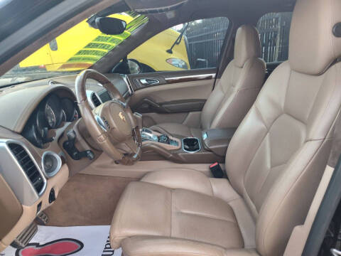 2014 Porsche Cayenne GTS