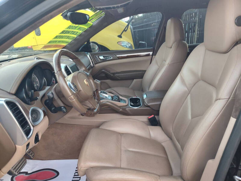 2014 Porsche Cayenne GTS