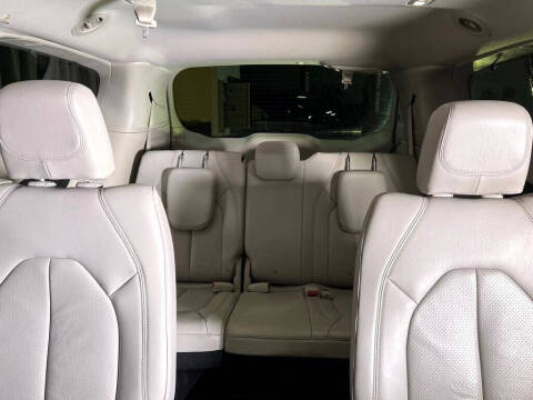 2017 Chrysler Pacifica Touring-L Plus