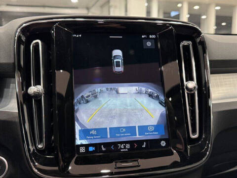 2025 Volvo XC40 B5 Core Bright Theme